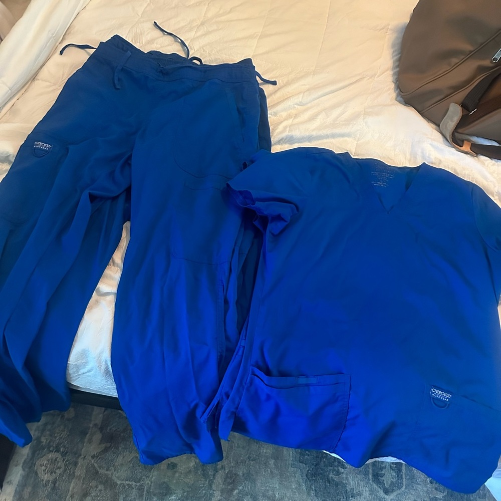 4 pairs available Cherokee workwear women’s scrubs size S